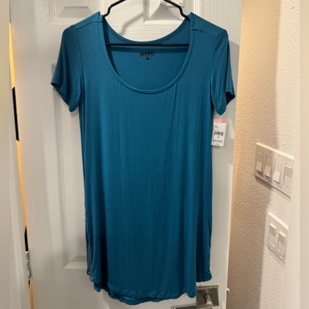 4/$15 BONGO Teal Short Sleeve Top With Zipper Side Details NWT